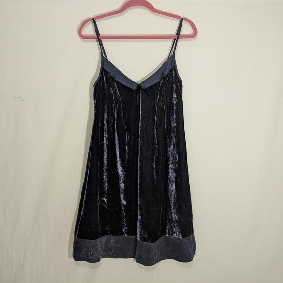 GAP Dresses & Skirts - GAP Velvet and Silk Slip Dress Size 10 Navy